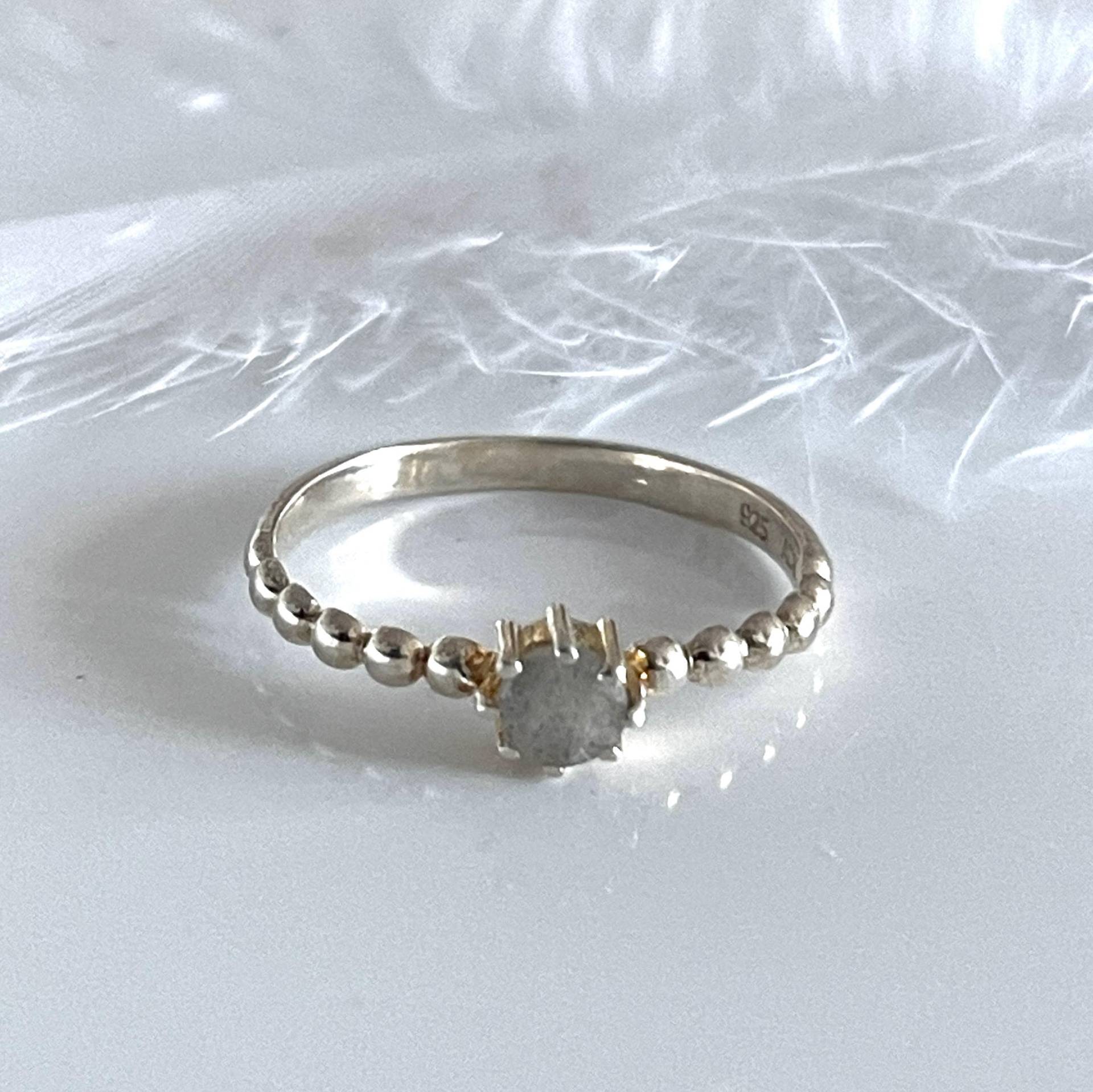 Zierlicher Labradorit Silberring 925 Silber Kugelring Größe 54 Und 55 Facettierter Edelstein Damenring Zierlicher Labradorit Silberring 925 Silber Kugelring Größe 54 Und 55 Facettierter Edelstein Damenring von AvoMirakII