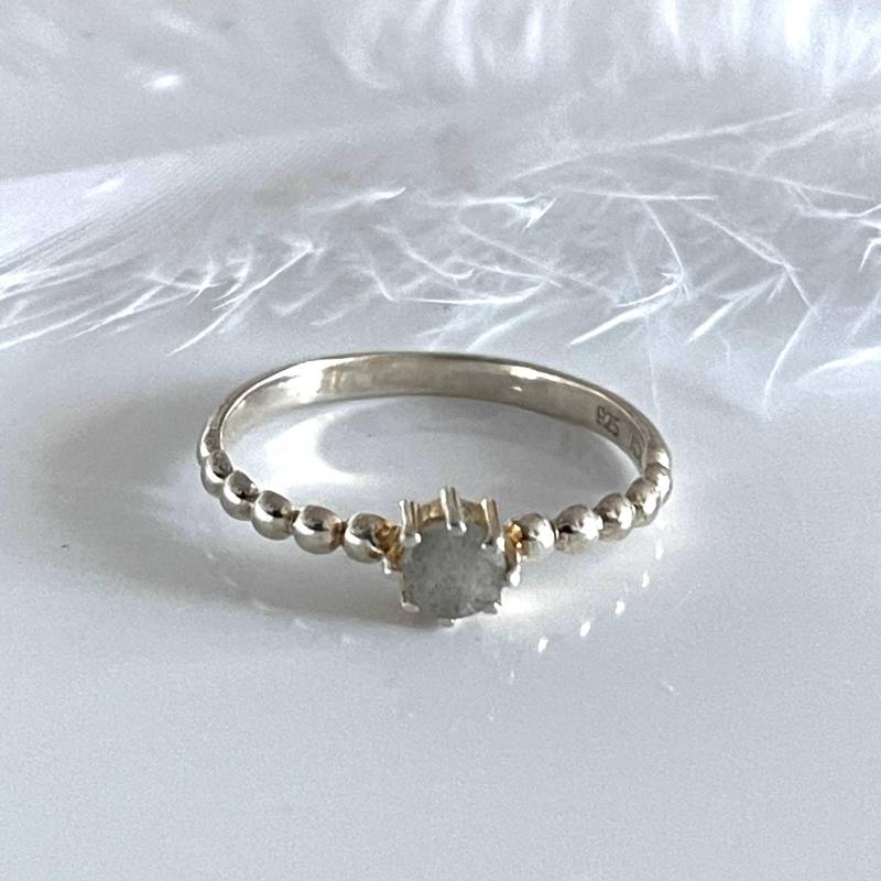 Zierlicher Labradorit Silberring 925 Silber Kugelring Größe 54 Und 55 Facettierter Edelstein Damenring Zierlicher Labradorit Silberring 925 Silber Kugelring Größe 54 Und 55 Facettierter Edelstein Damenring von AvoMirakII