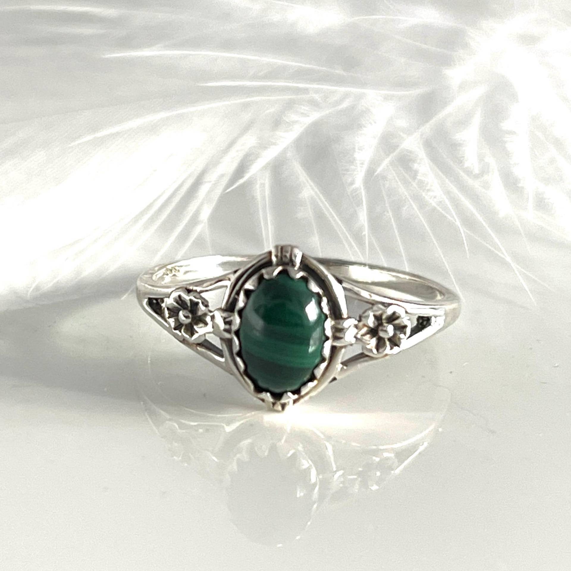 Zierlicher Malachit Silberring 925 Silber Größe 56 Filigraner Edelsteinring Damenring Zierlicher Malachit Silberring 925 Silber Größe 56 Filigraner Edelsteinring Damenring von AvoMirakII