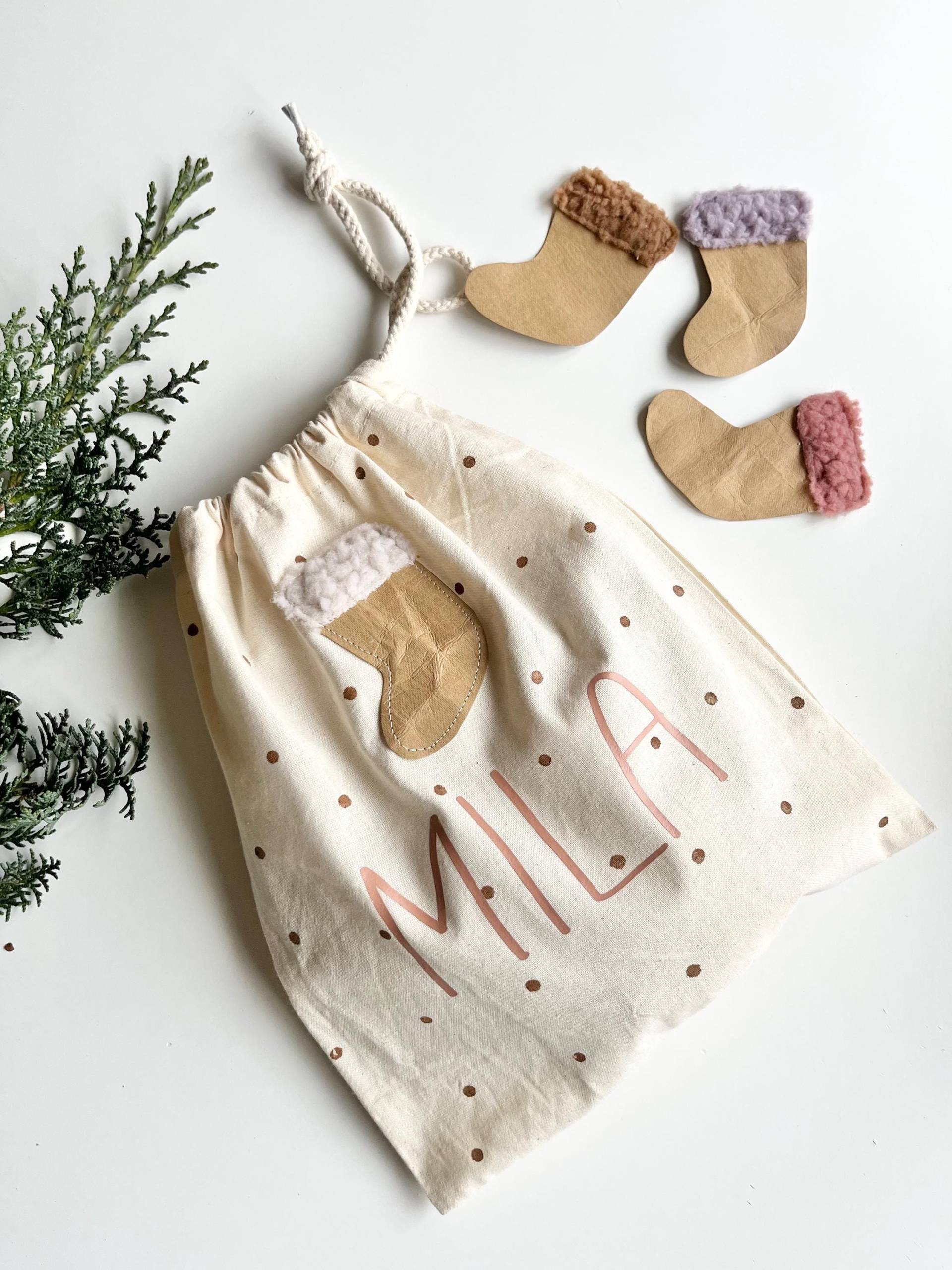 Kleines Nikolaus Säckchen Mit Namen Plüsch Nikolausbeutel Weihnachtsmann Weihnachtsbeutel Geschenkbeutel Nikolausstiefel Personalisiert von Avocadopink