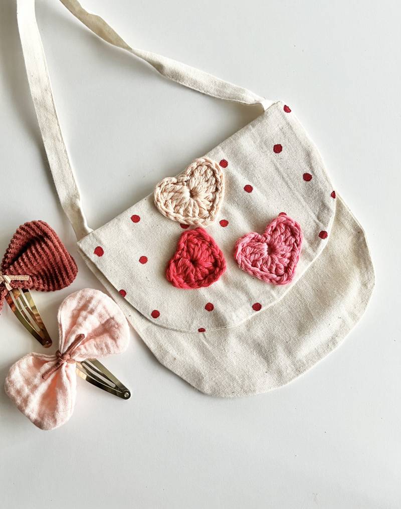 Mädchen Umhängetasche Täschchen Mit Herzchen Rot Gepunktet Häkelherz Punkte von Avocadopink
