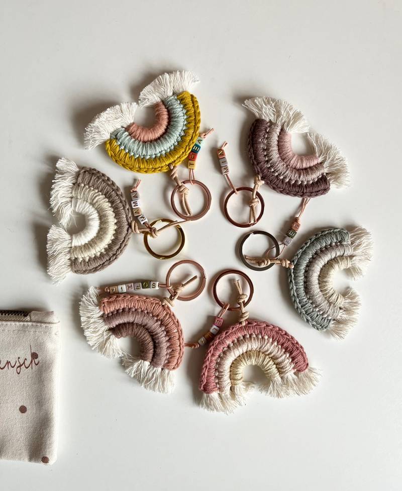 Regenbogen Schlüsselanhänger Mit Name Personalisiert Glücksbringer Kleines Geschenk Bunt Kinder Schulanfang Mädchen Schultüte Schulkind von Avocadopink