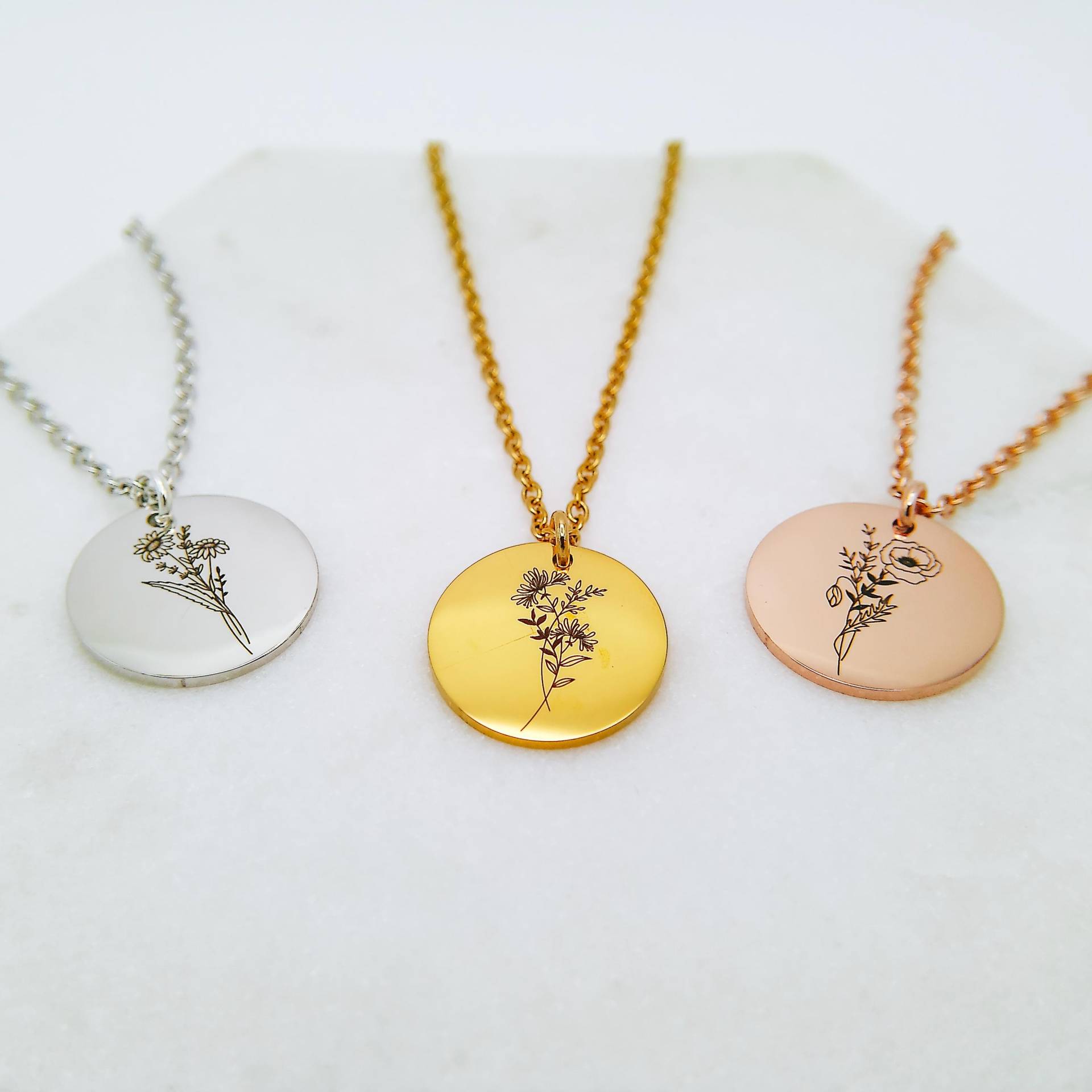 Benutzerdefinierte Birthflower Halskette Geburtsblumen Schmuck Gravierte Zierliche Handgemachter Personalisierter Benutzerdefinierte Birthflower Halskette Geburtsblumen Schmuck Gravierte Zierliche Handgemachter Personalisierter von AvyandTay