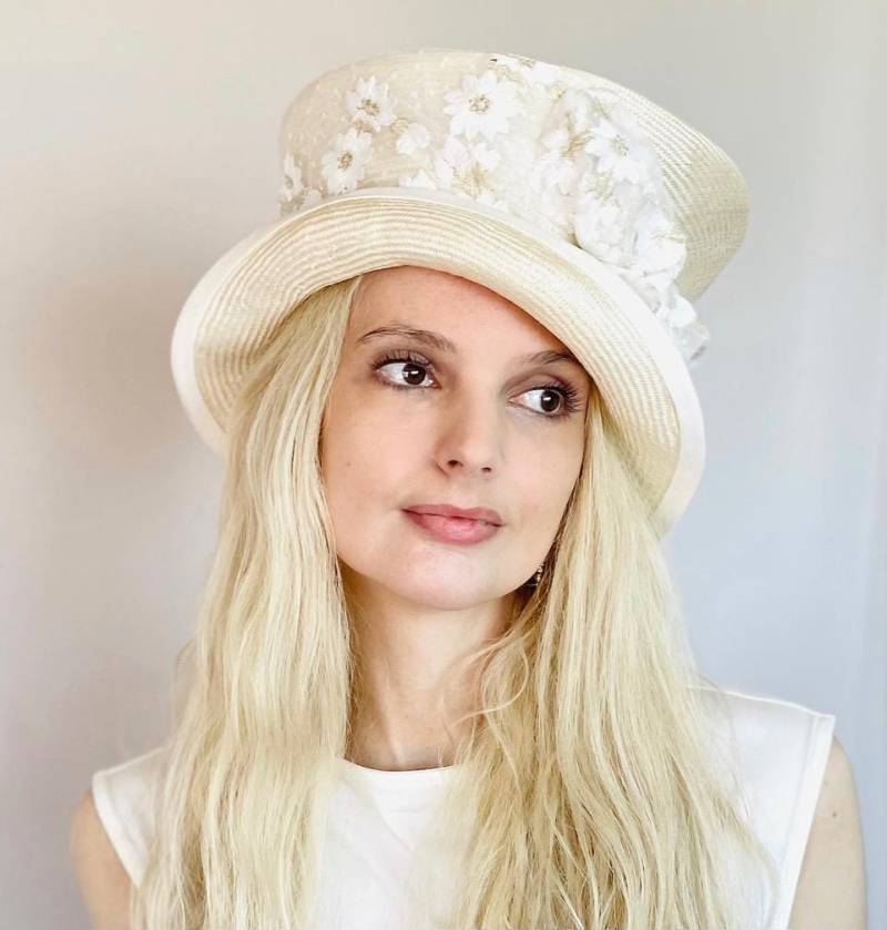 Hochzeit Hut Creme Mad Hatter Zylinder Damen Formelle Stroh Kirchenhut Sommer Teeparty Gast Garten Party von AwardMillineryDesign