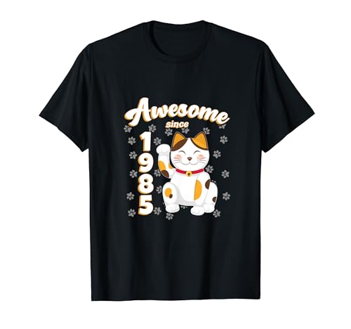 Geburtstag Awesome since 1985 Herren Damen Katze Winkekatze T-Shirt Geburtstag Awesome since 1985 Herren Damen Katze Winkekatze T-Shirt von Awesome since Spruch Cooler Katzen Geburtstag