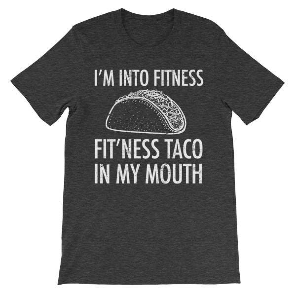 Ich Bin in Fitness T-Shirt - Fit'ness Taco Meinem Mund Unisex Kurzarm von AwesomeTeeDesigns