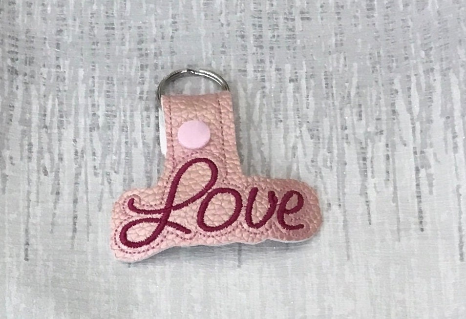 Love Schlüsselanhänger, Kunstleder Bestickter Valentinstag Geschenk, Taschenanhänger, Reißverschluss Pull, Besticktes Mädchen Schlüsselring von AwesomecraftsbyDg