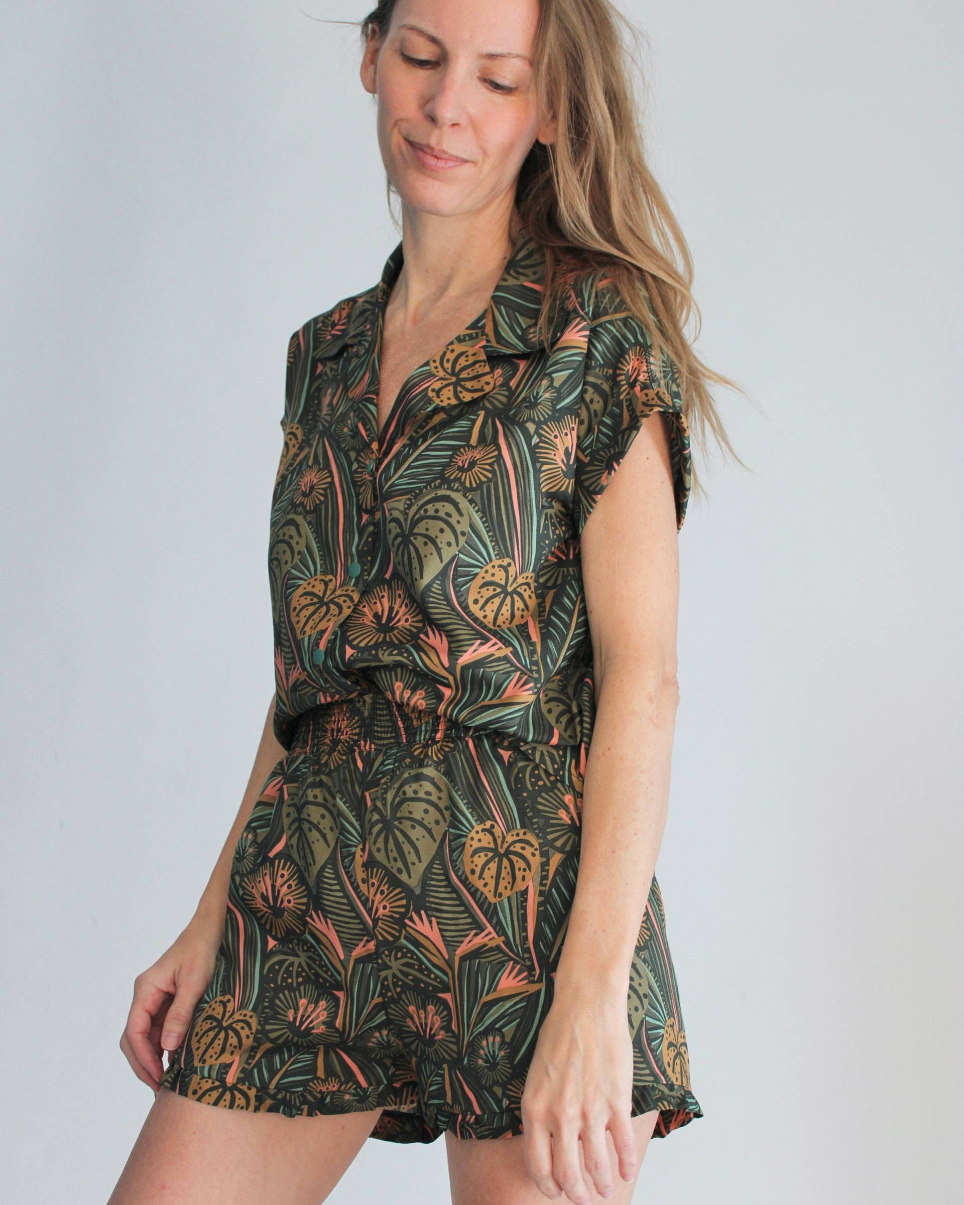 Seidiges Pyjama-Button-Up-Shirt in Kurzarm Mit Manschetten von AwfulPretty