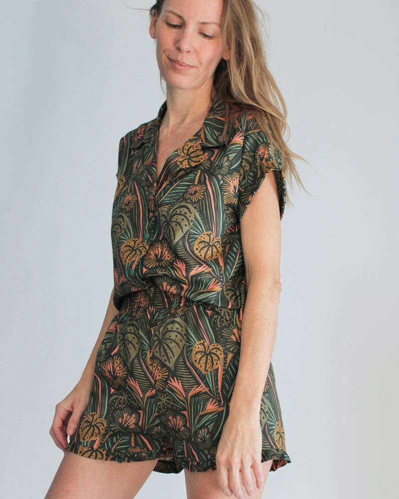 Seidiges Pyjama-Button-Up-Shirt in Kurzarm Mit Manschetten von AwfulPretty