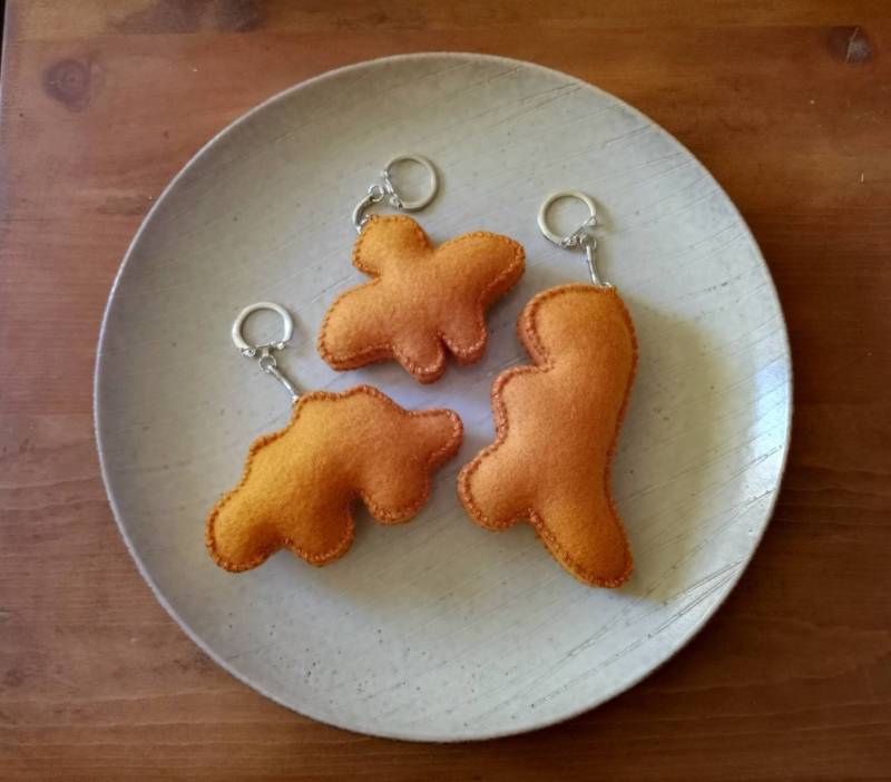Dino Huhn Nugget Schlüsselanhänger - Filz Handgemacht Nostalgie 90's Kid Großer von AwkwardDinoCreations