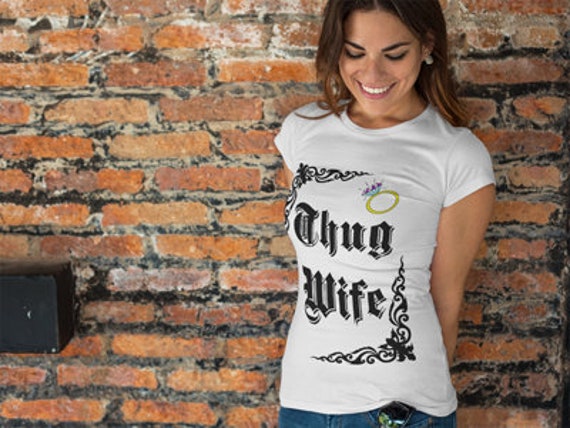 Schläger-Frau-T-Shirt von AwkwardTShirts