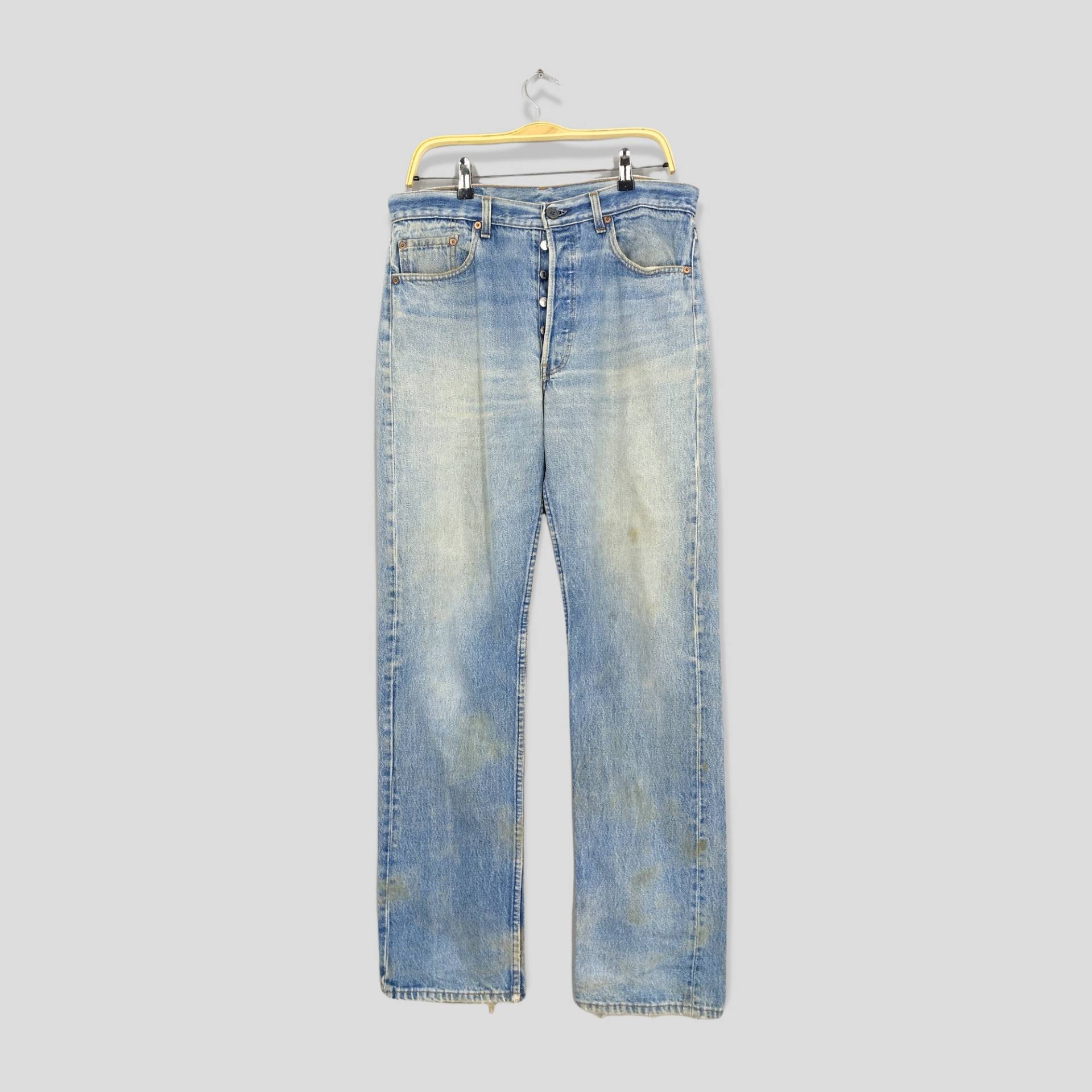 Größe 32x32, 5 Vintage 90Er Jahre Levi's 501 Hellblaue Jeans Stone Washed 1990Er Faded Dirty Denim Distressed High Rise W32 von AxeVin