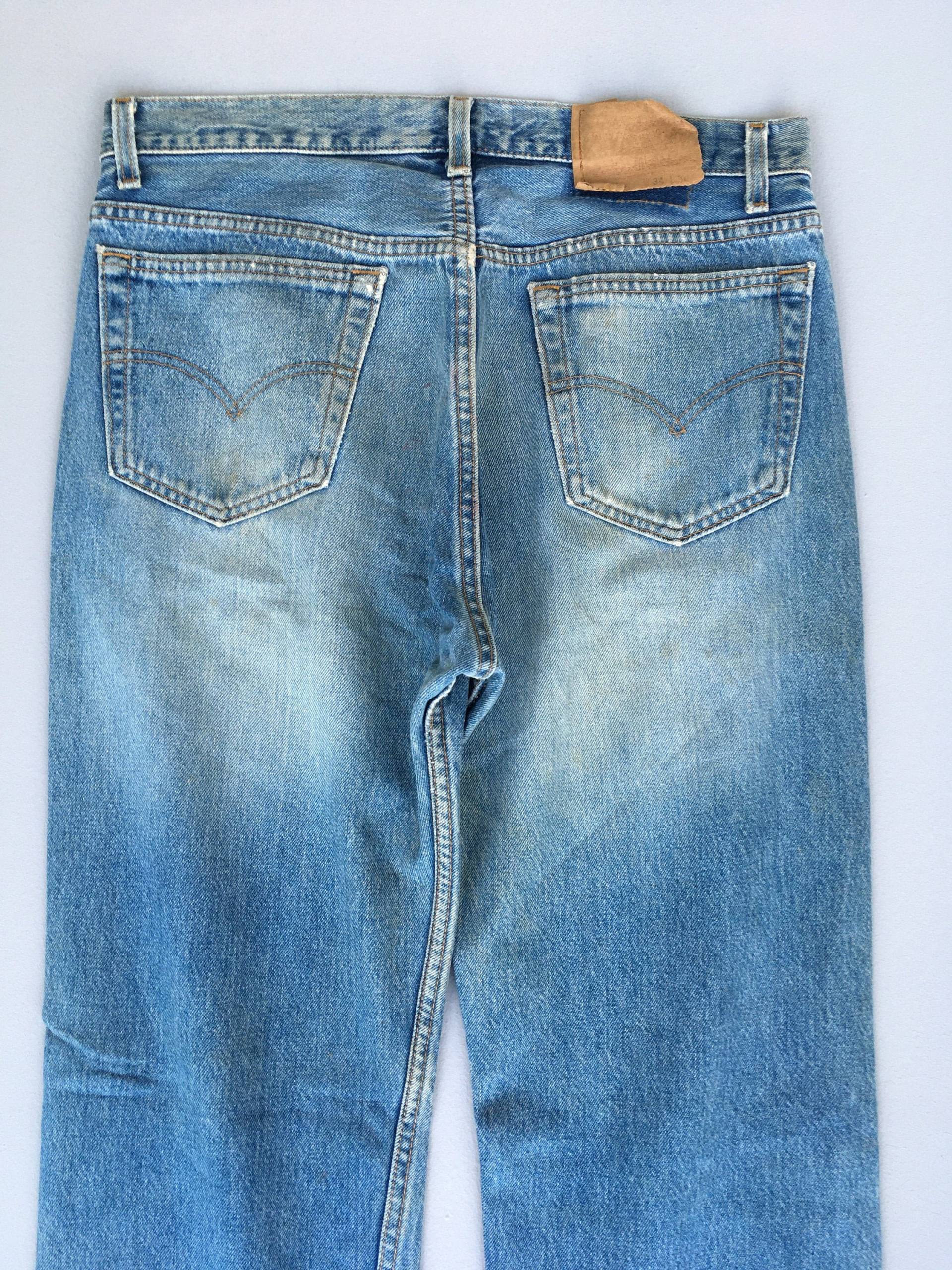 Größe 32x33.5 Vintage Levi's 501 Light Wash Jeans Hohe Taille 1990Er Jahre Faded Dirty Denim Distressed W32 von AxeVin