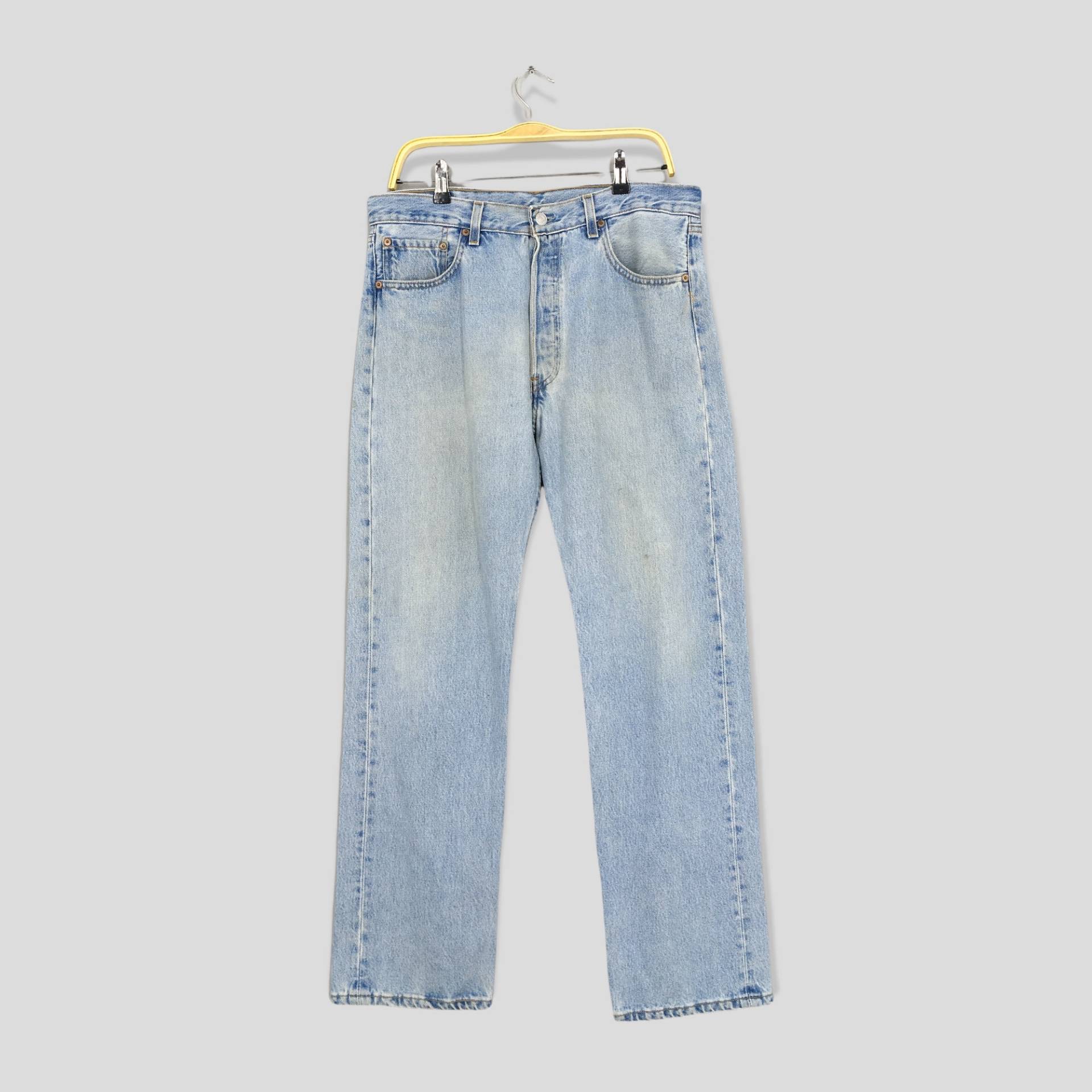 Größe 34x30 Vintage Levi's 501 Light Wash Blaue Jeans Acid Washed Levis 90Er Jahre Faded Dirty Denim Hellblaue Mom W34 von AxeVin