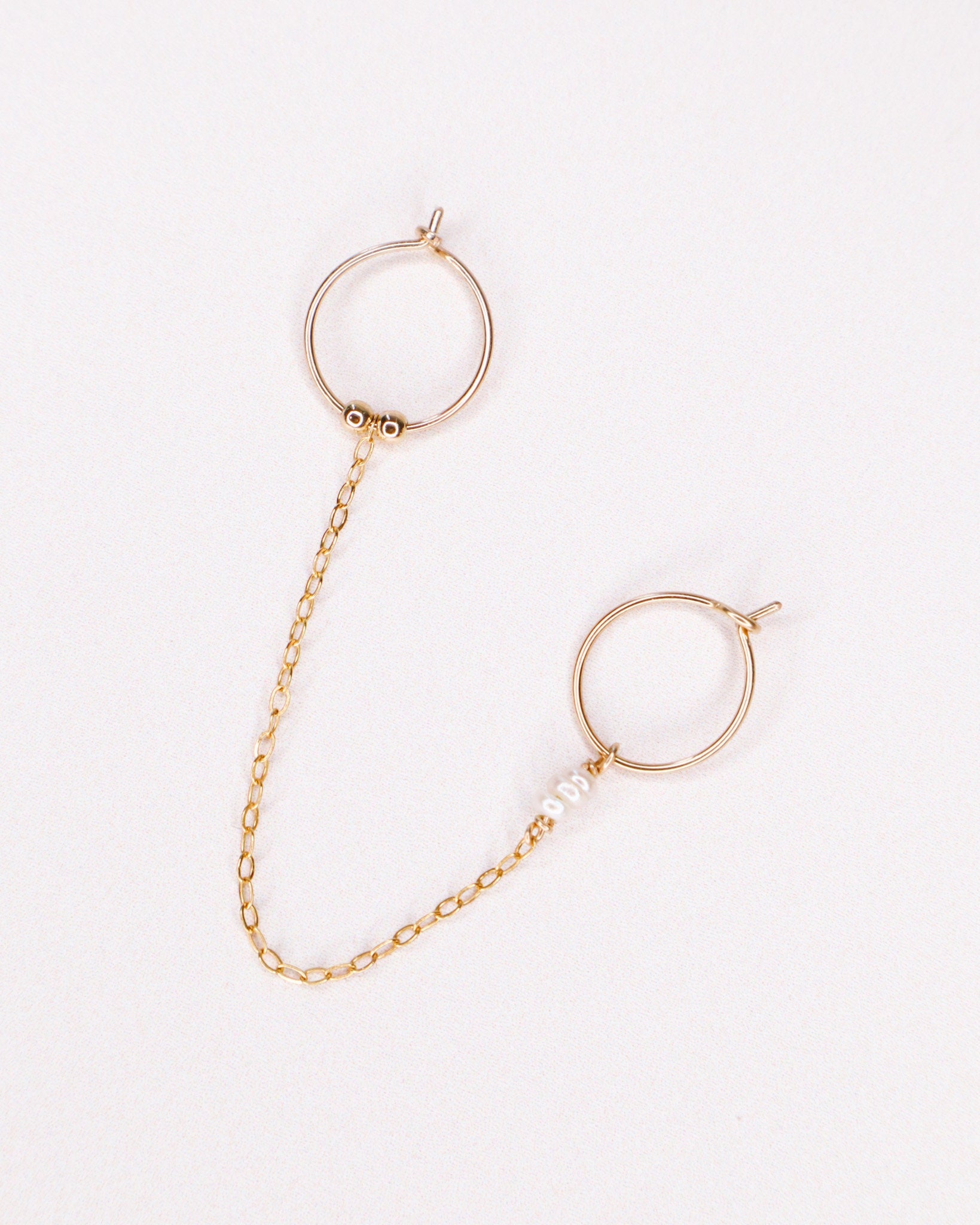 Certosa, Zwillingsohrringe, Kettenohrringe, Ketten-Creolen, Kettenpiercings, Perlen-Creolen, Doppel-Creolen, Weihnachtsgeschenk-Juwel von AxelleJoly