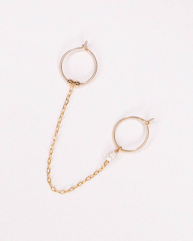 Certosa, Zwillingsohrringe, Kettenohrringe, Ketten-Creolen, Kettenpiercings, Perlen-Creolen, Doppel-Creolen, Weihnachtsgeschenk-Juwel von AxelleJoly