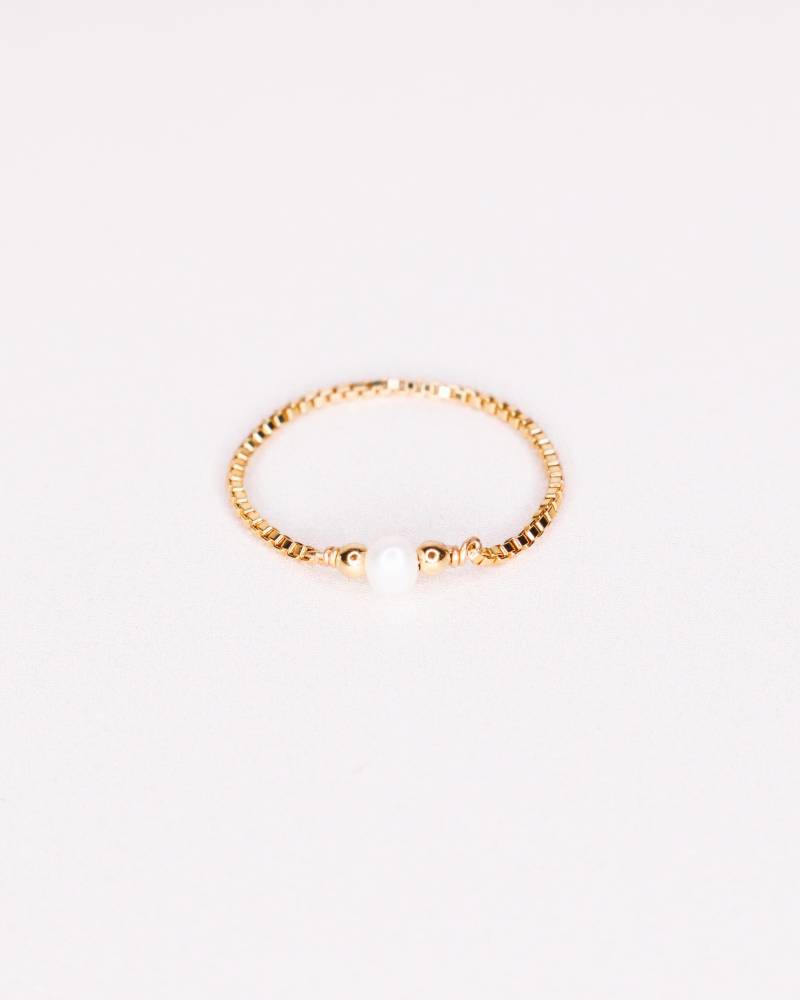 Ellé - Weiß, Kettenring, Zuchtperlenring, Charms-Ring, Feiner Ring, Eleganter Weihnachtsgeschenkschmuck von AxelleJoly