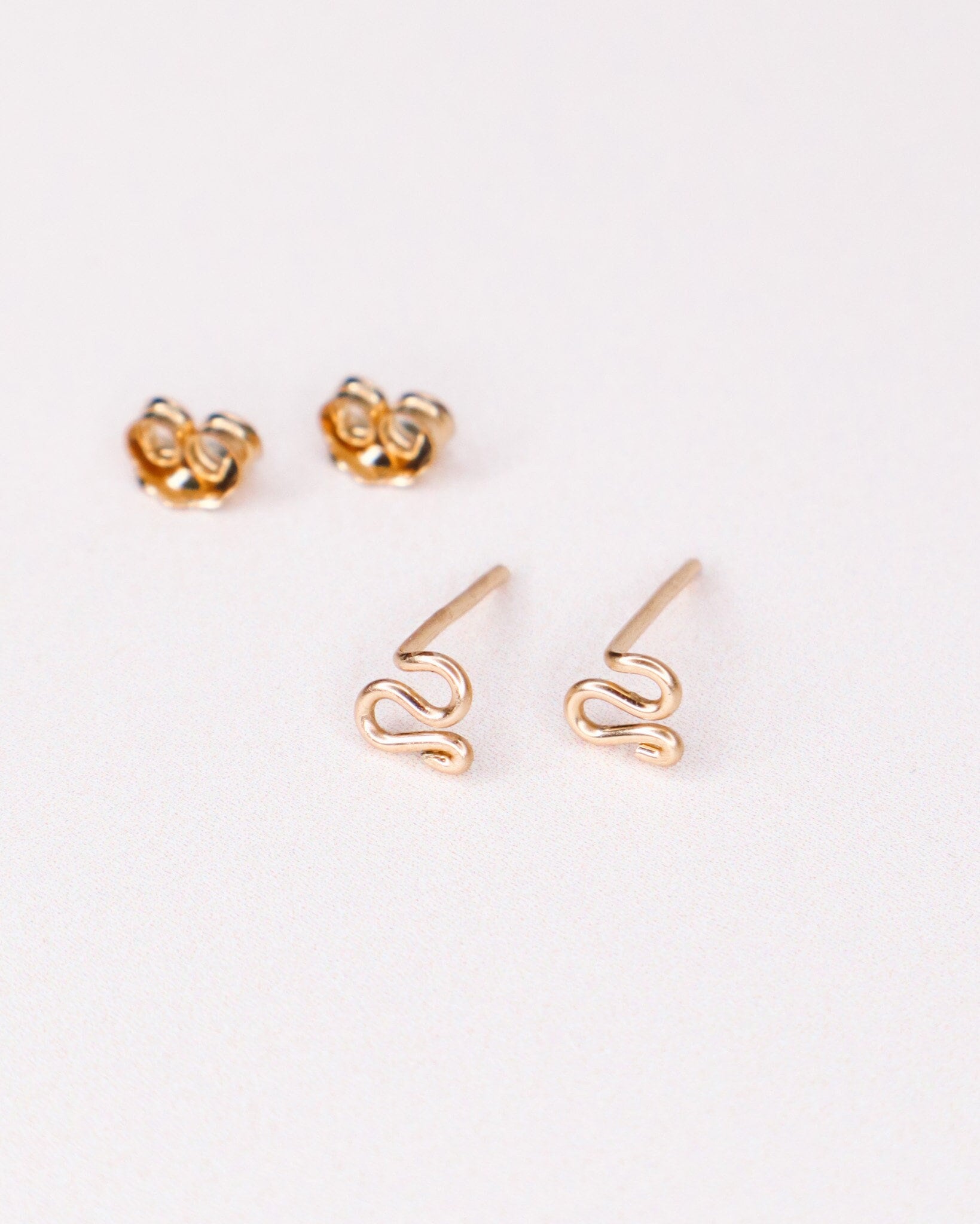 Ino, Ohrstecker, Schlangenschmuck, Wellenohrringe, Feine Ohrringe, Gold, Silber, Kinderohrstecker, Weihnachtsgeschenkschmuck von AxelleJoly