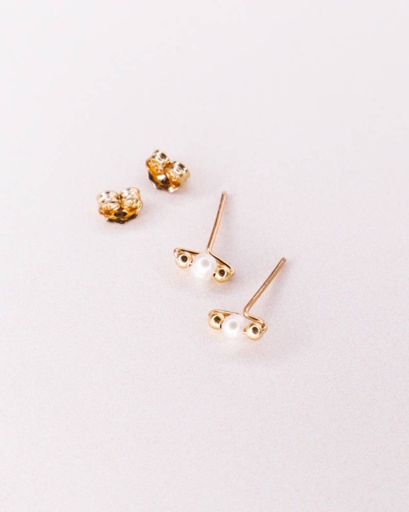 Loire - Weiß, Ohrstecker, Weiße Feine Ohrringe, Weihnachtsgeschenkschmuck von AxelleJoly