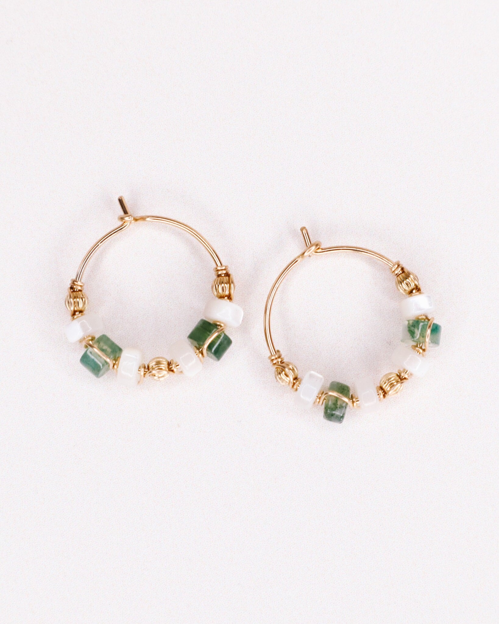 Olympe, Creolen, Steincreolen, Wellencreolen, Schlangenkreolen, Gold, Silber, Grüner Moosachat, Perlmutt, Weihnachtsgeschenkschmuck von AxelleJoly