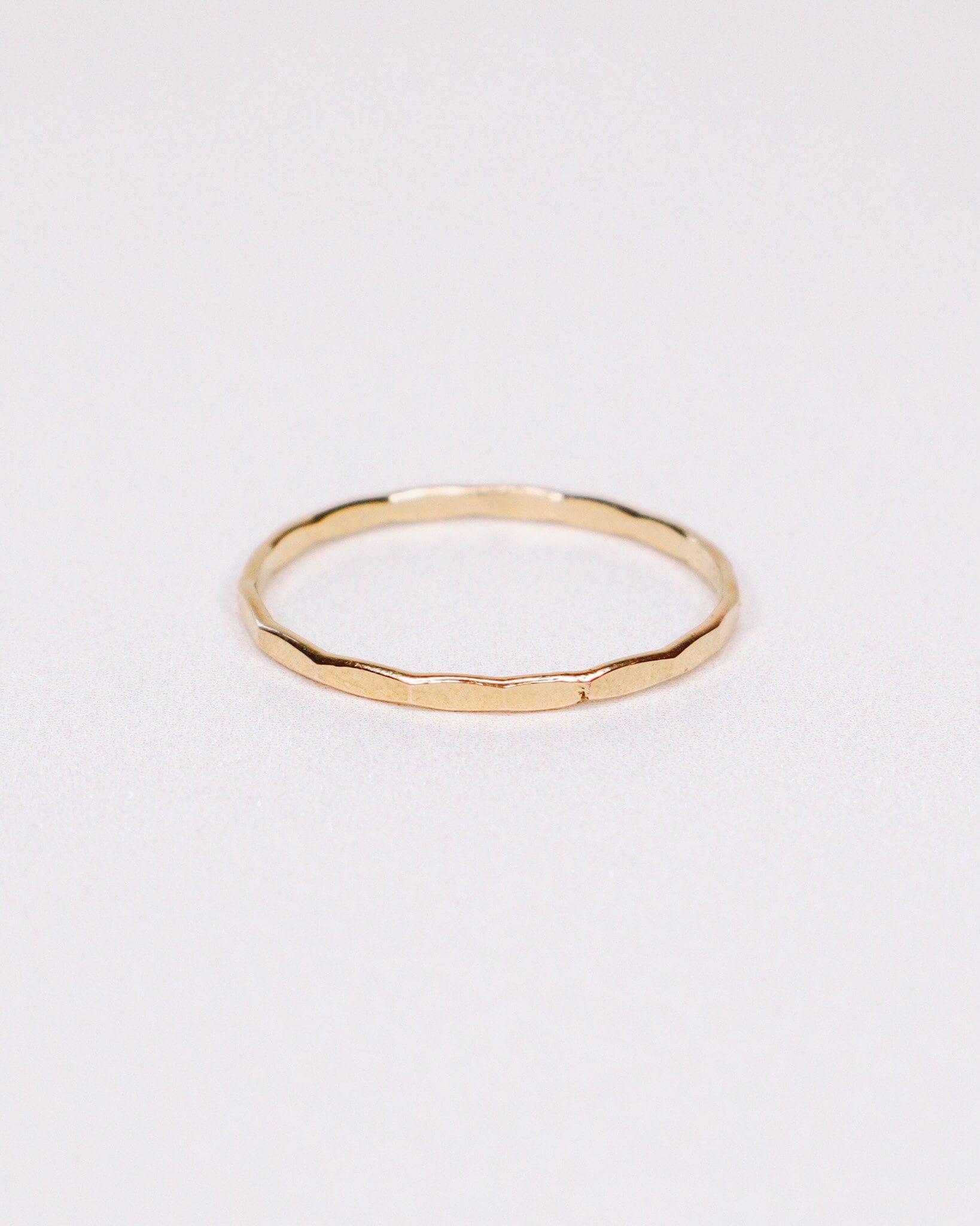 Pô, Gehämmerter Ring, Dünner Steinring, Ringring, Stapelbarer Einfacher Ringschmuck, Geschenkschmuck, Weihnachtsgeschenkschmuck von AxelleJoly