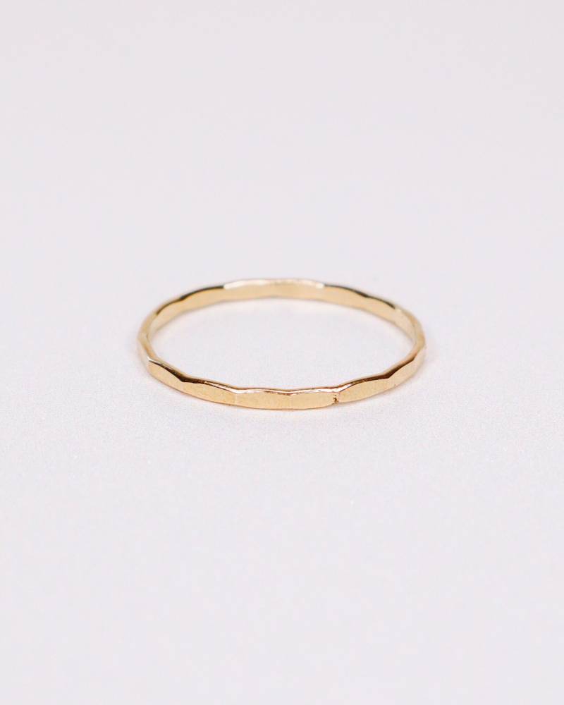 Pô, Gehämmerter Ring, Dünner Steinring, Ringring, Stapelbarer Einfacher Ringschmuck, Geschenkschmuck, Weihnachtsgeschenkschmuck von AxelleJoly