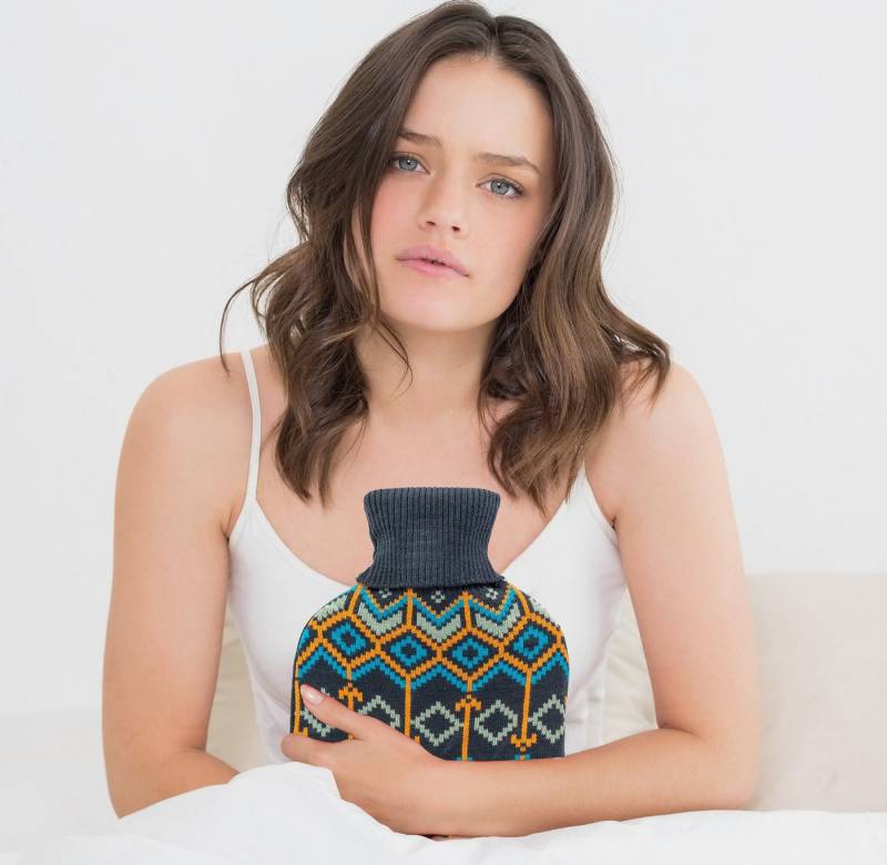 Axion Wärmflasche mit Bezug, 33 x 20 cm, ca. 2 Ltr., Wärmflaschen, blau-gelb mit Diamantmuster, 100% Naturkautschuk von Axion