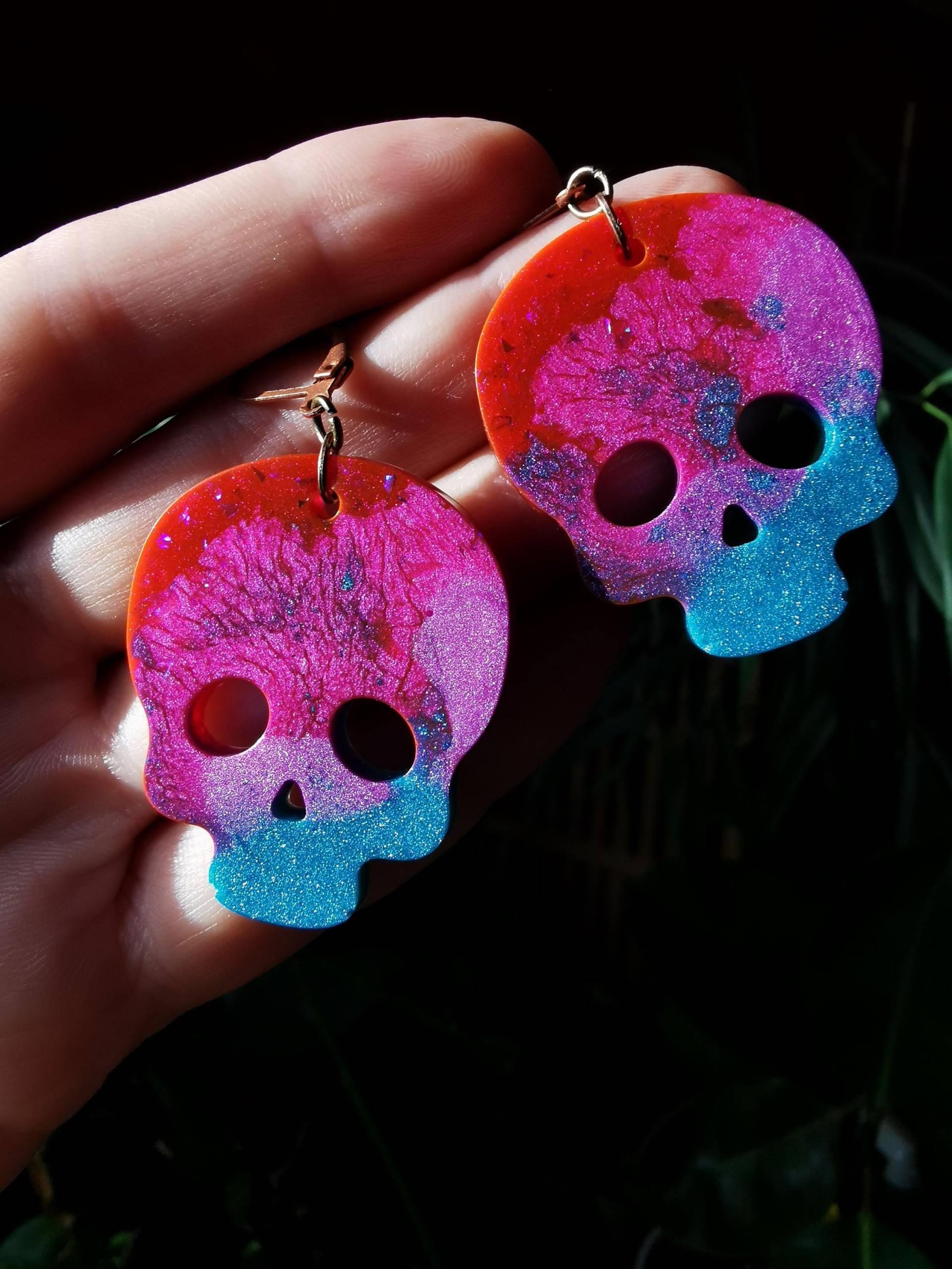 Fluorescent Skulls von Axoplasm