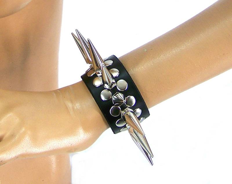 Full Metal Punk Lederarmband Aus Spikleder von Axovus