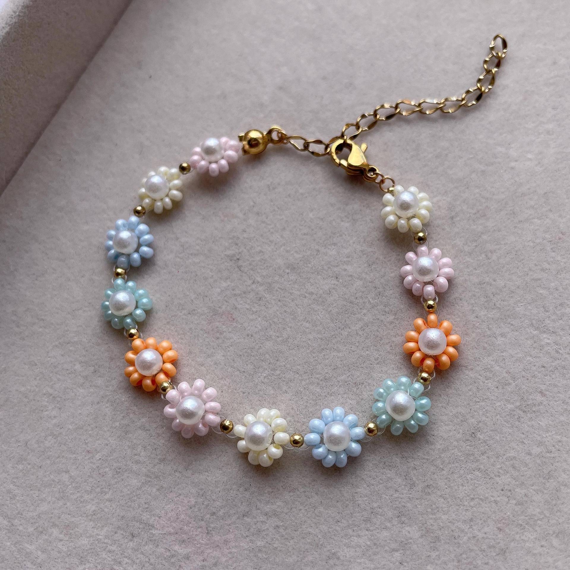 Daisy Bracelet, Gänseblümchen, Buntes Armband, Perlenarmband, Blumenarmband, Armband Für Sie, Weihnachtsgeschenk, Geburtstagsgeschenk, Sale Daisy Bracelet, Gänseblümchen, Buntes Armband, Perlenarmband, Blumenarmband, Armband Für Sie, Weihnachtsgeschenk, Geburtstagsgeschenk, Sale von AxunaDesignShop