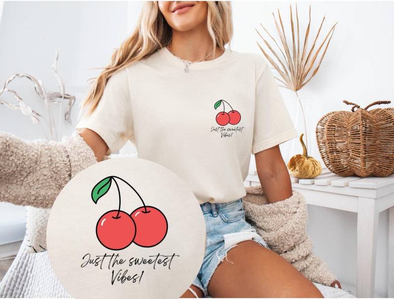 Kirsche Tshirt, T-Shirt, Sweetest Vibes Tshirt, Sommer Obst, Rotes Liebe, Urlaub, Geschenk Für Sie Kirsche Tshirt, T-Shirt, Sweetest Vibes Tshirt, Sommer Obst, Rotes Liebe, Urlaub, Geschenk Für Sie von AyBCdesign