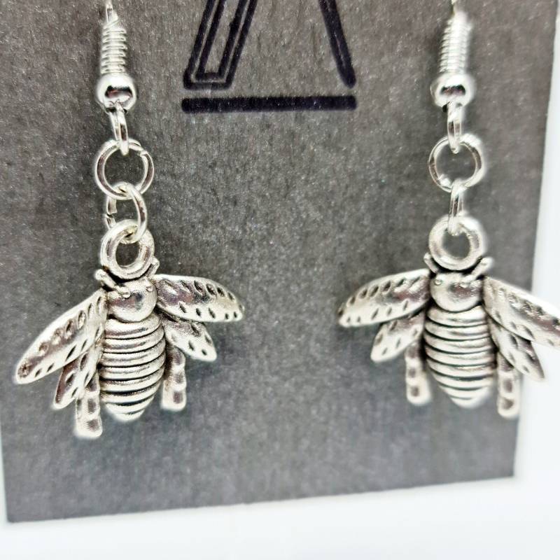 Von Outlander Inspirierte "Claire's Bees' Ohrhänger in Silber von AyEmAyeDesign