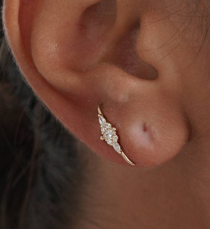 14 Karat Solid Gold 1 Stud Lobe Cuff Ohrringe, Piercings, Ear Cuff, Gold Ohr Kletterer, Zirkone von Ayajewellery
