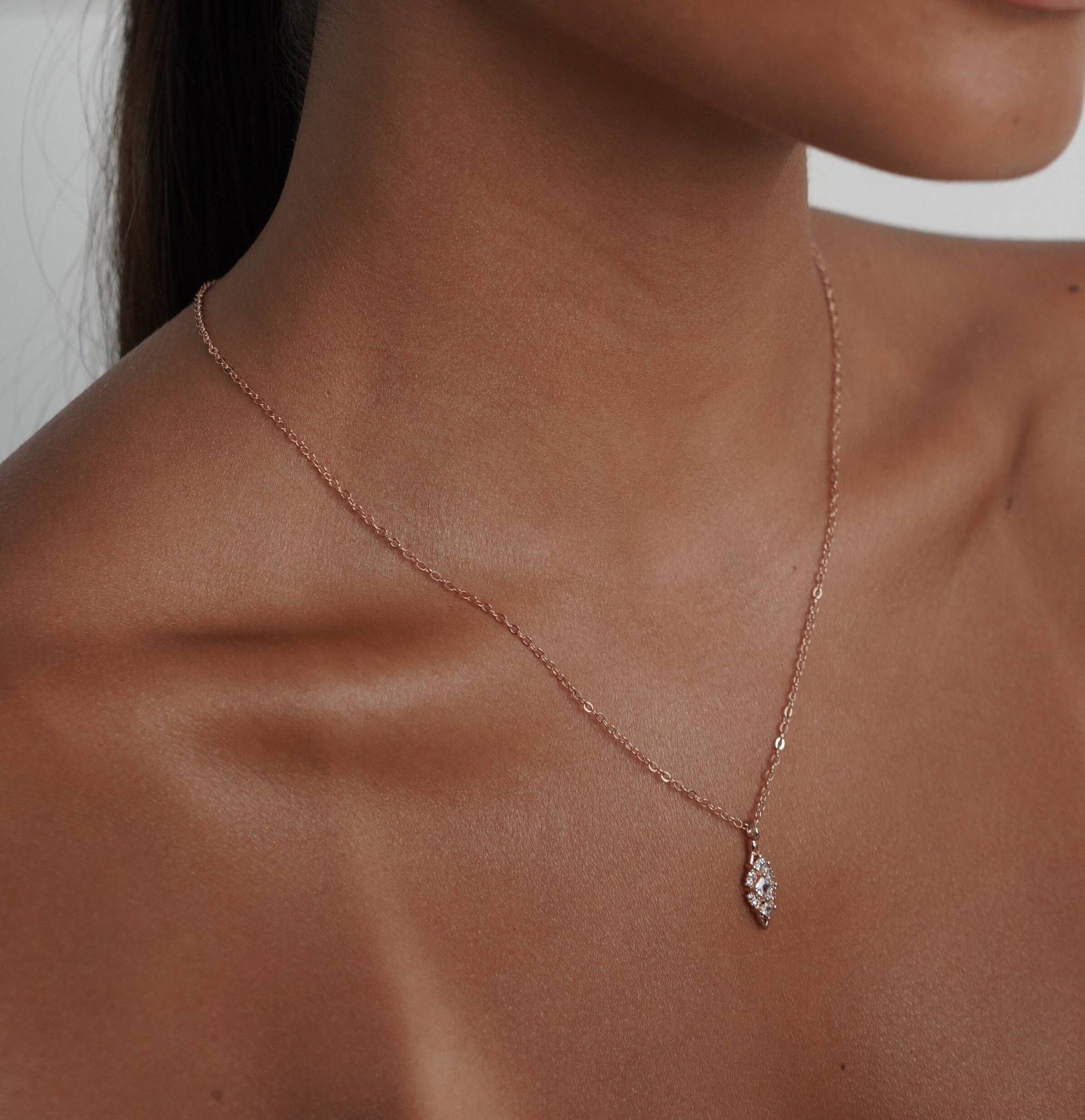 Rosé Gold, Zierliche Halskette, Braut Geschenk Für Sie von Ayajewellery