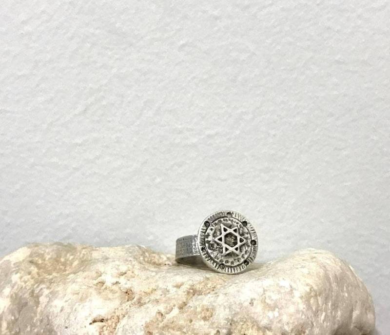 Handgefertigter Davidstern Ring Aus Sterlingsilber Unisex Oxidized Design Handgefertigter Davidstern Ring Aus Sterlingsilber Unisex Oxidized Design von AyalaBinor