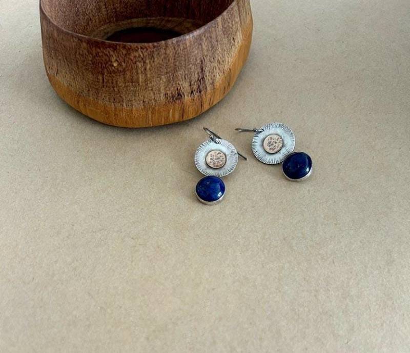Rustikale Ohrringe Mit Lapis Lazuli Silber Strukturierte von AyalaBinor