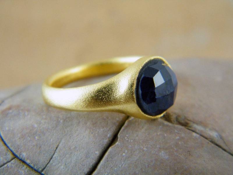 Blauer Saphir-Ring Gold Blau Ring September Brithstone Runde Saphir von AyalaVitkon