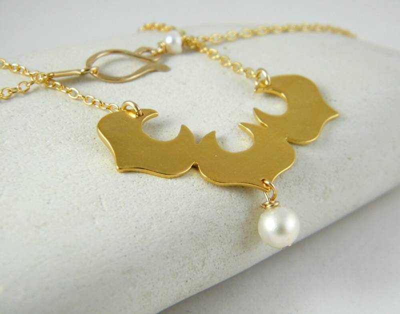 Blumen Und Perlenkette Gold Brautschmuck von AyalaVitkon