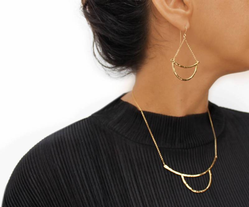 Gehämmerte Boho Ohrringe Lange Baumelnde Goldohrringe Smile Große von AyalaVitkon