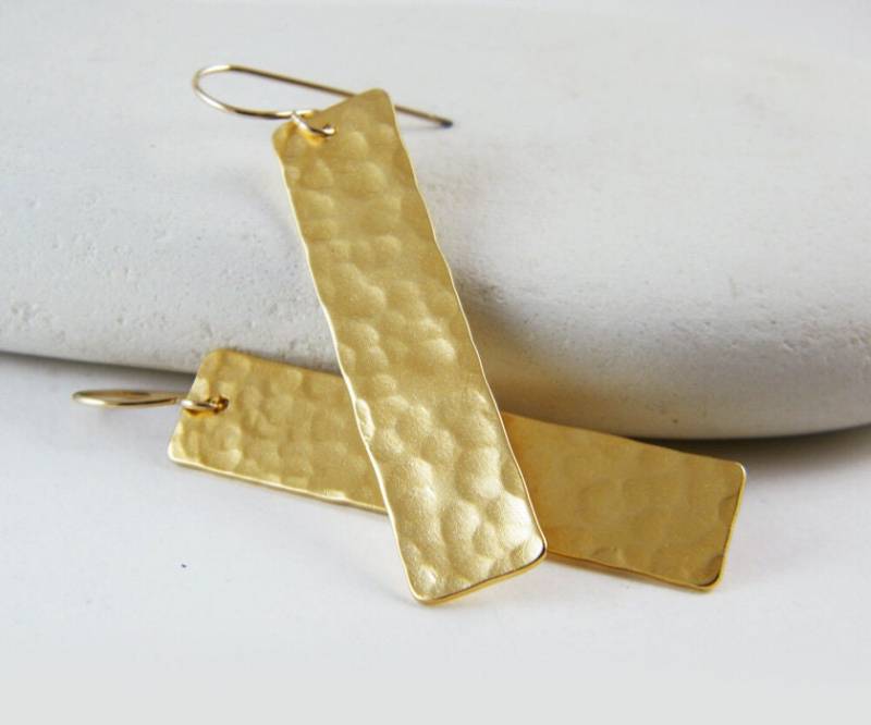 Gehämmertes Rechteck Ohrringe Goldstab Lange Rechteckige von AyalaVitkon