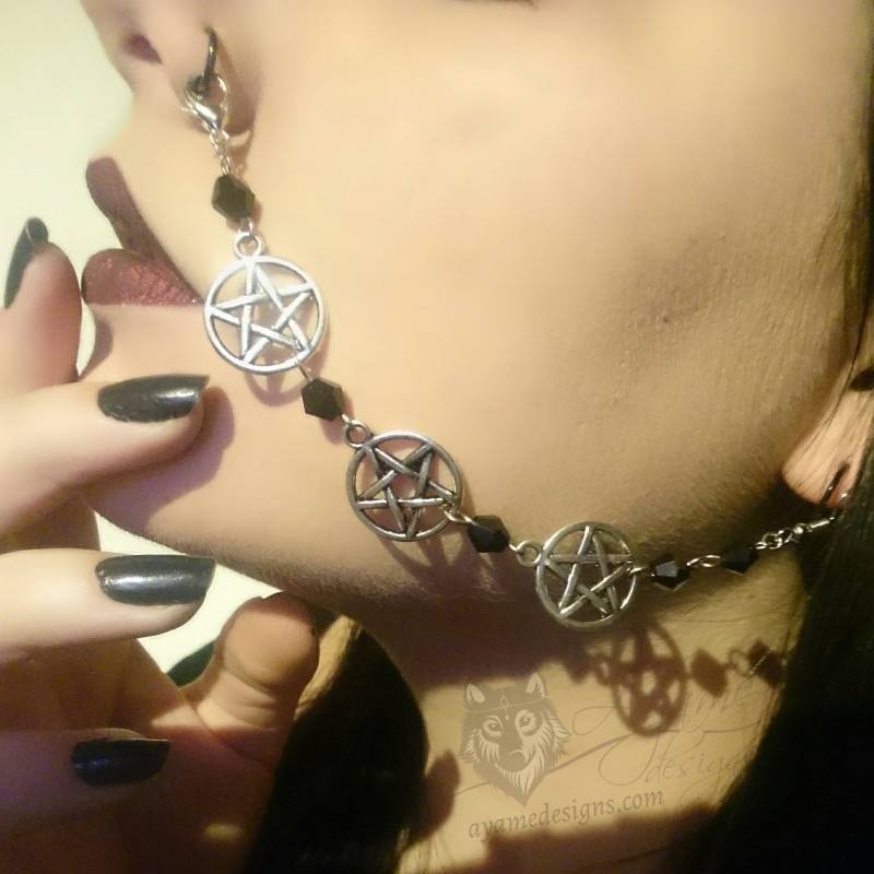 Pentakel Edelstahl Perlen Nase/Lip To Ohr Kette Pentakel Edelstahl Perlen Nase/Lip To Ohr Kette von AyameDesigns