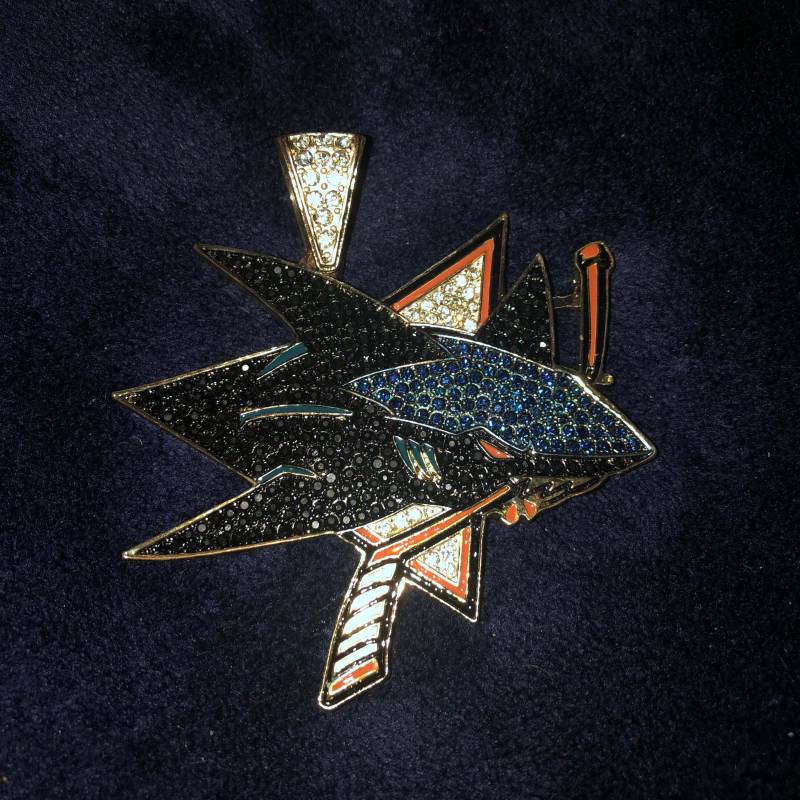 San Jose Sharks Iced Out Anhänger Mit Gold Umrandung von Aybaybae