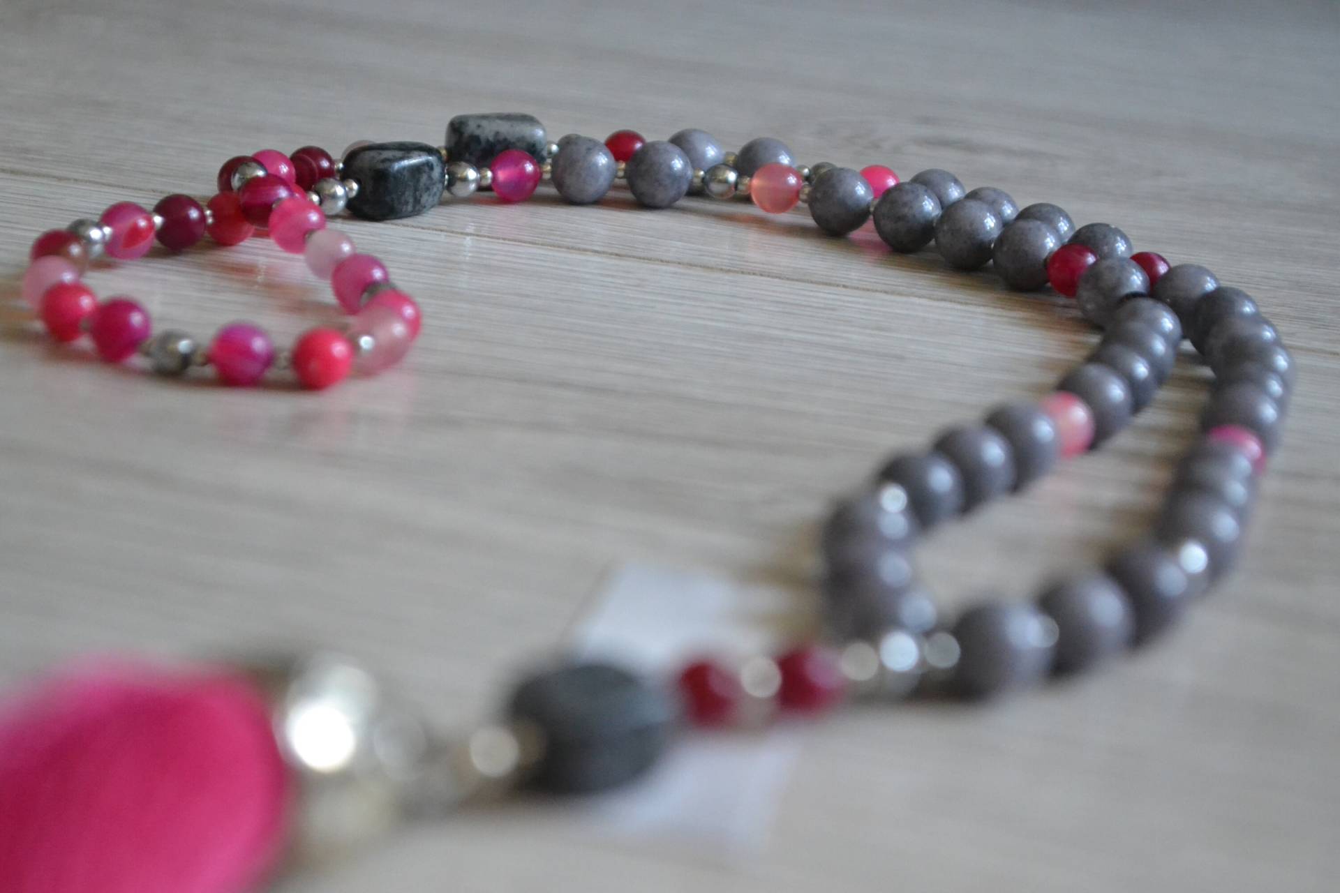 Grau Und Rosa Achat Perlen Halskette Mit Lila Quaste Grau Und Rosa Achat Perlen Halskette Mit Lila Quaste von AydaCraft