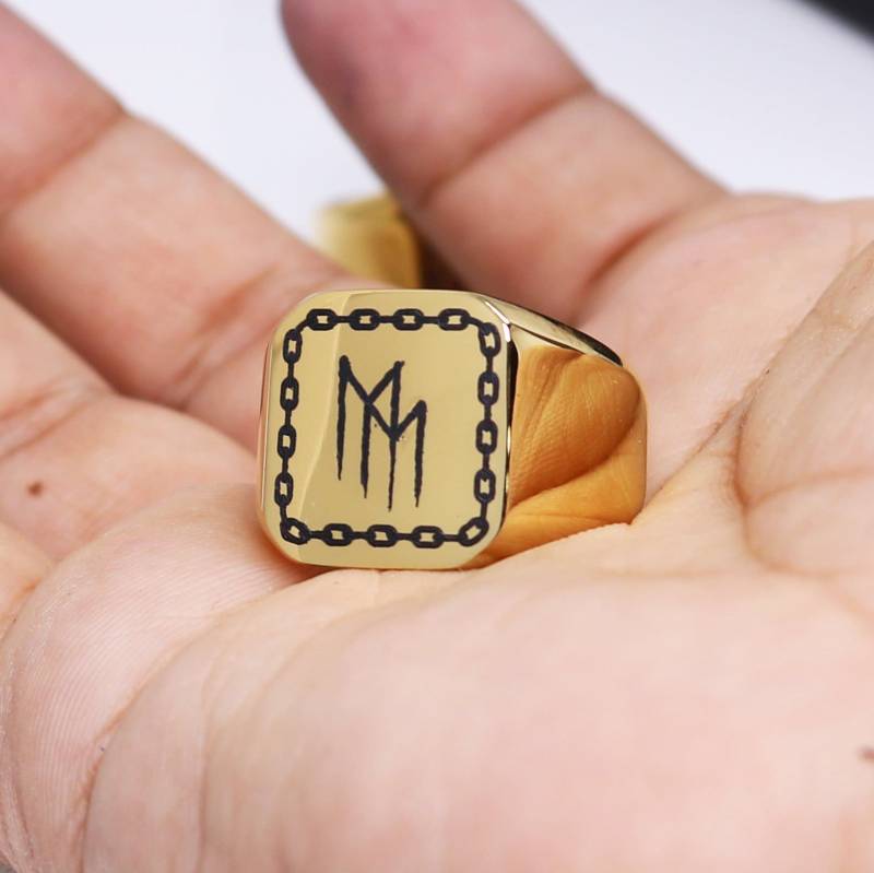 Benutzerdefiniertes Logo Laser Gravierte Siegelring Gold Silber Schwarz Benutzerdefiniertes Logo Laser Gravierte Siegelring Gold Silber Schwarz von AydinsJewelry