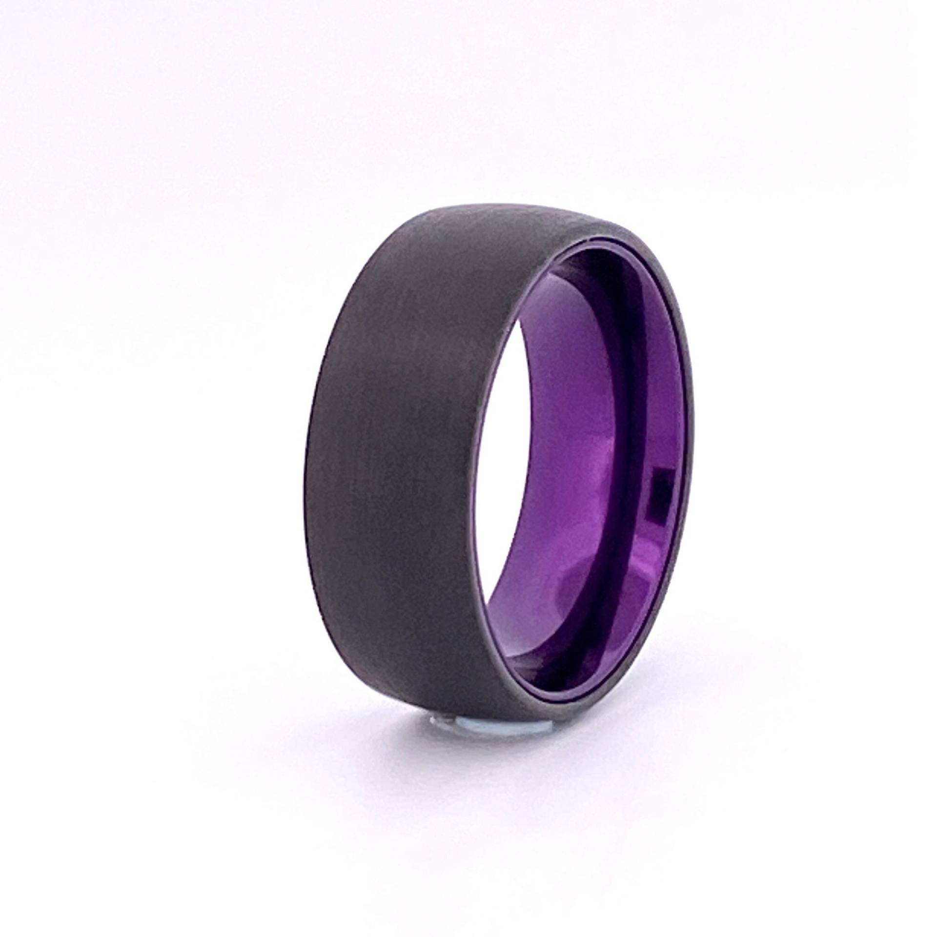 Schwarz Wolfram Ring | Herren Ehering Lila Geschenk Für Ihn Band Personalisierter von AydinsJewelry