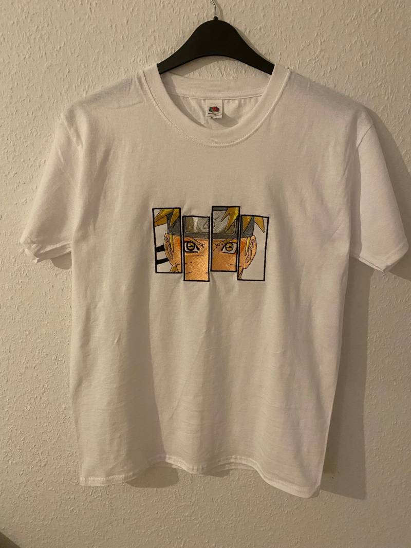Anime Besticktes T-Shirt Anime Besticktes T-Shirt von Ayko2024