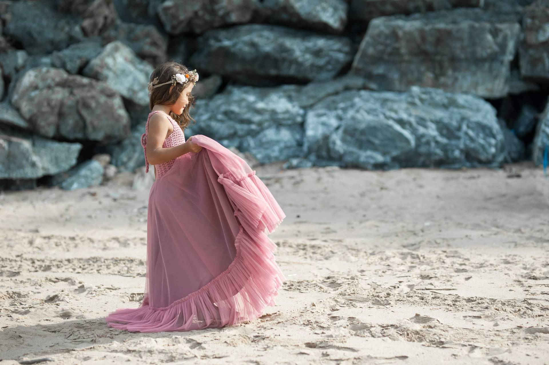 stella Mauve Oder Dusty Rose Boho Flower Girl Kleid. Altrosa Blumenmädchen Maxikleid Mit Häkel-Mieder Und Weichem Tüllboden von AylinkaShop