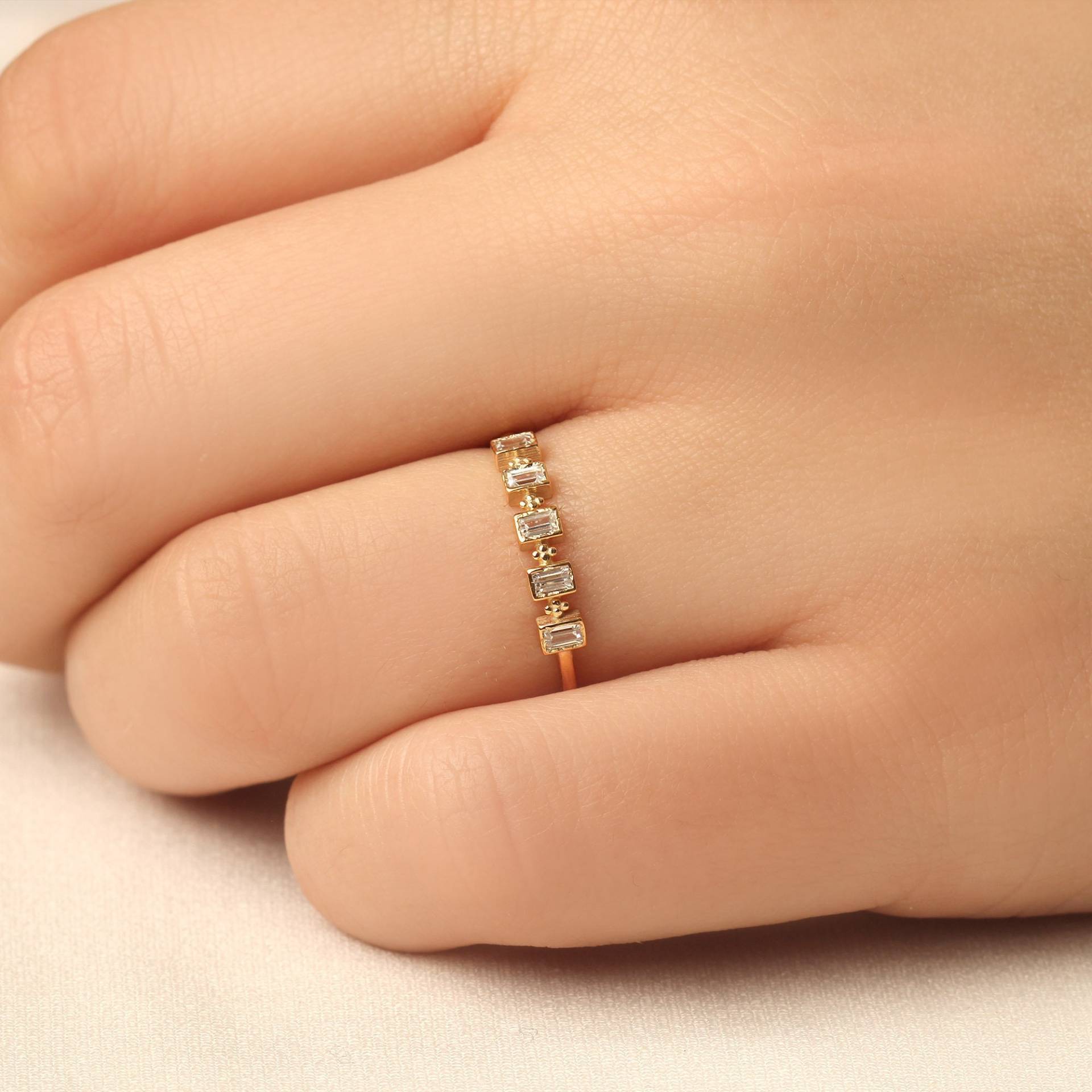 14K Gold Baguette Ring, Diamant Goldring, Goldschmuck, Fünf Stein Zierlicher Geburtstagsgeschenk von AymirJewelry