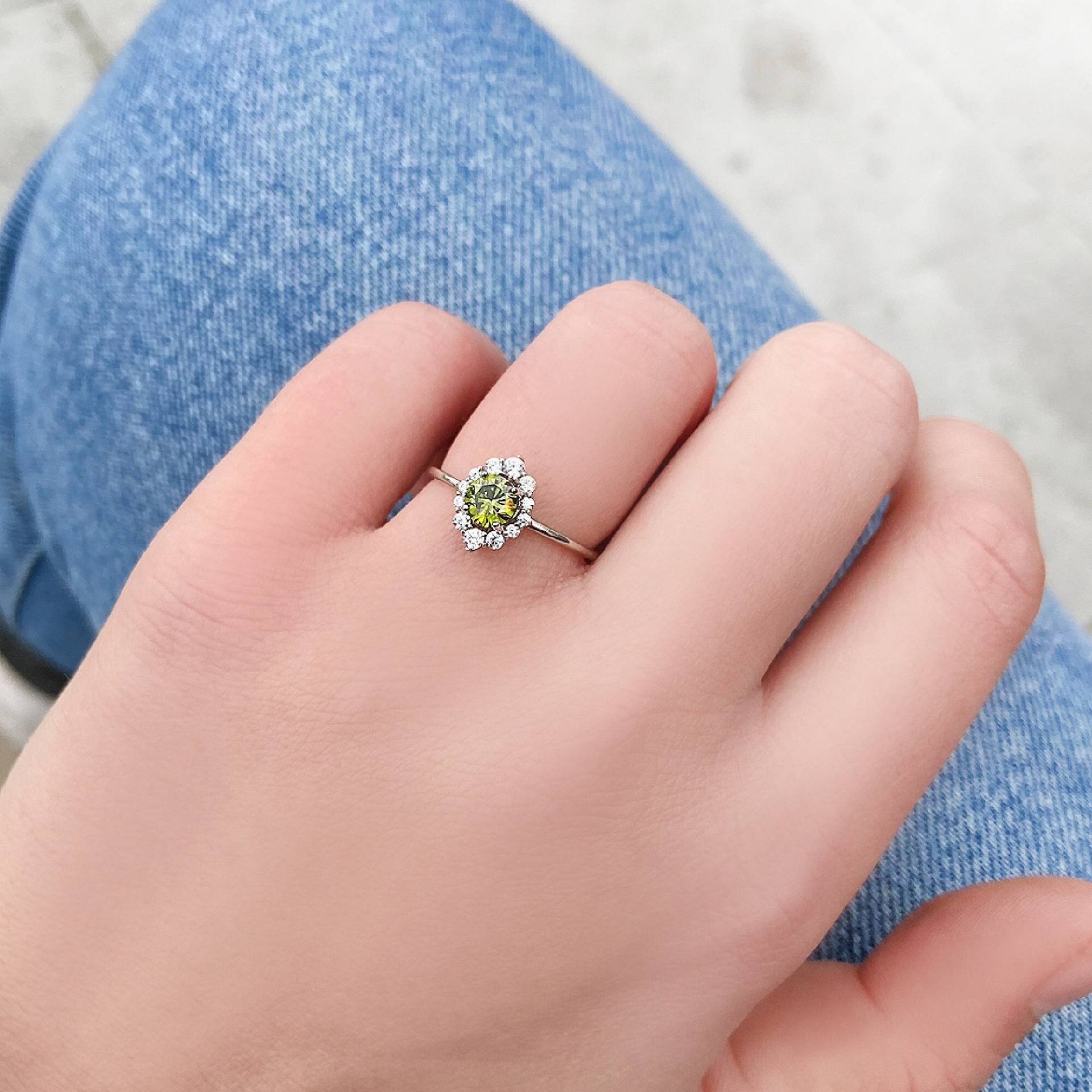 14K Goldring Mit Peridot Und Diamant, August Birthstone Ring, Zierlicher Grüner Handgemachter Schmuck, Valentinstag, Geschenke Für Sie von AymirJewelry