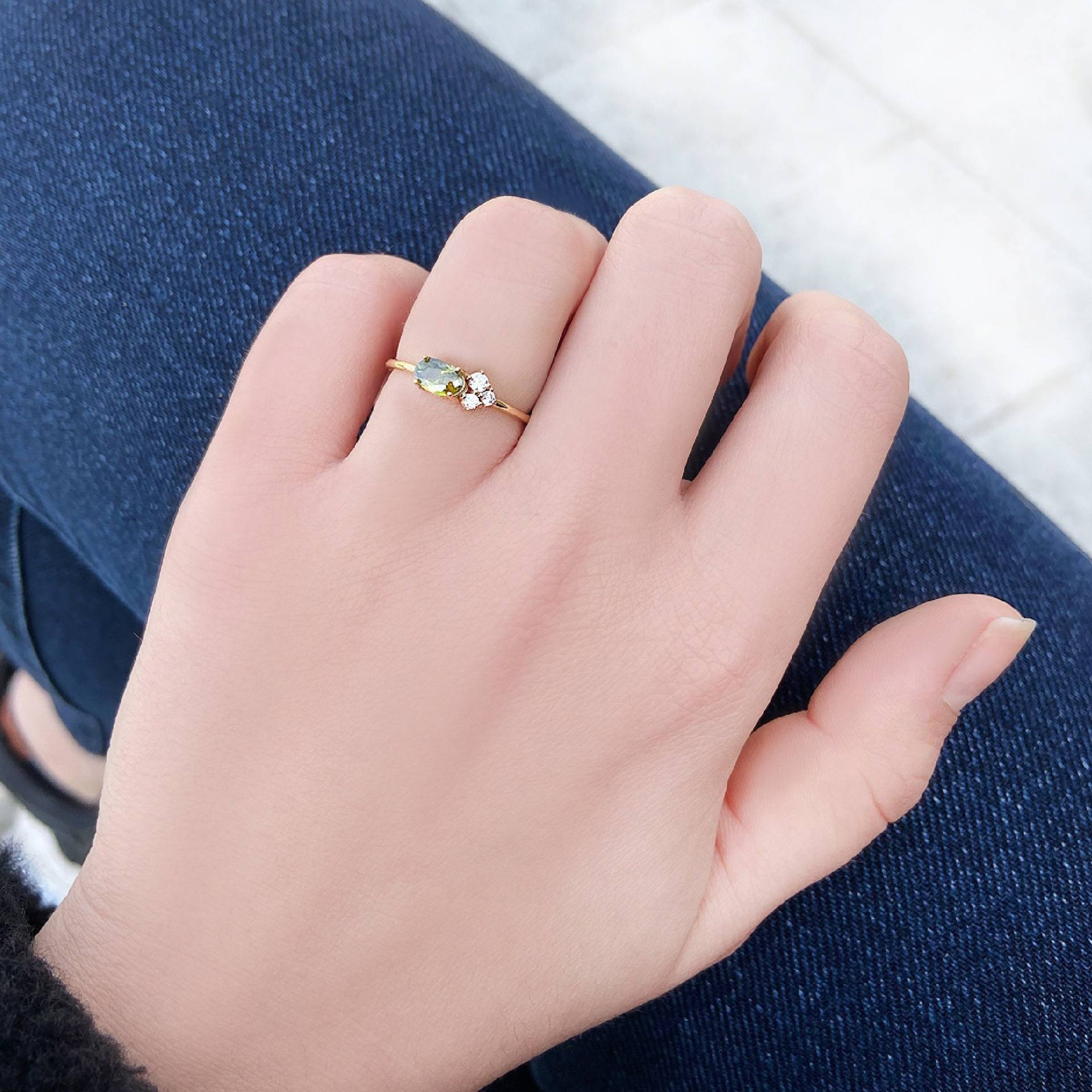 Diamant Und Peridot Ring, Zierliche Verlobungsring, Oval Cut Jubiläumsgeschenk, Valentinstag, Geschenk Für Sie von AymirJewelry